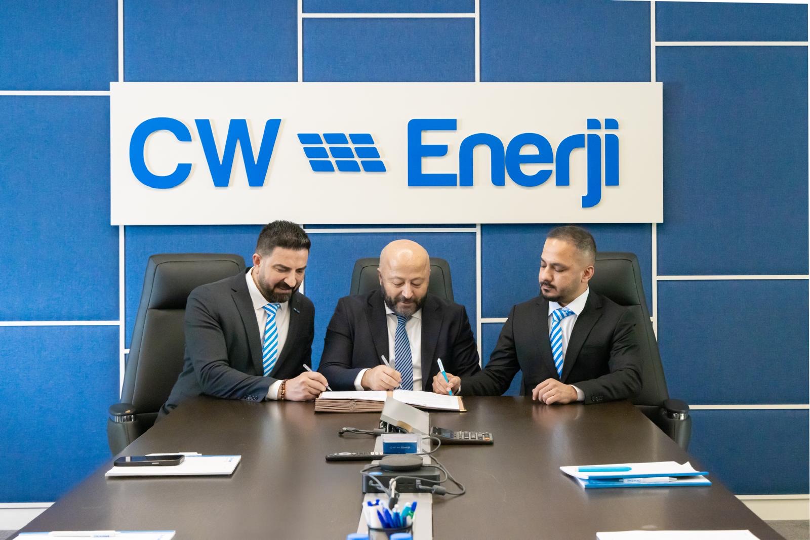 CW Enerji genel merkezinde bayilik sözleşmesi imza töreni