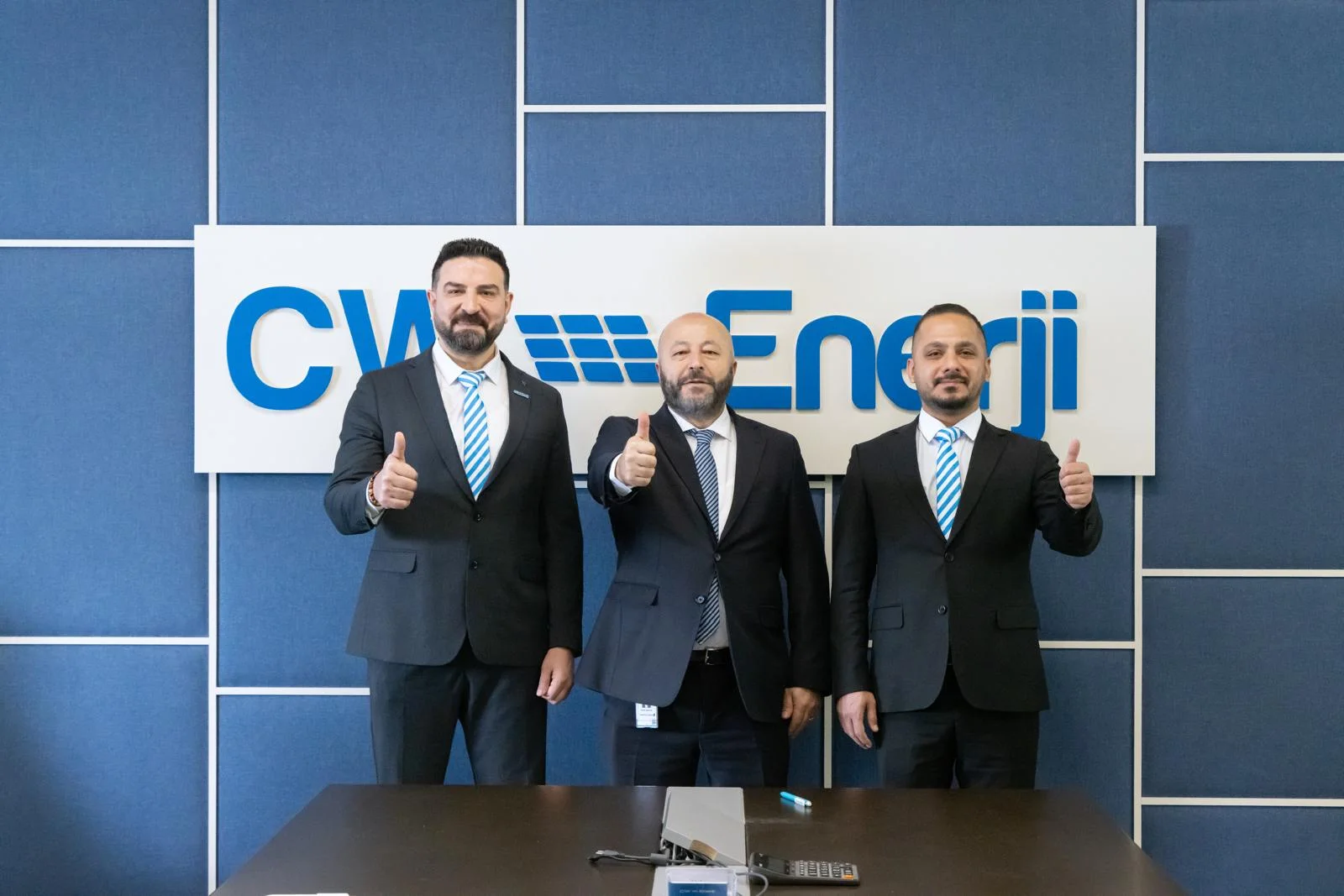 Azunlar Enerji ve CW Enerji yöneticileri CW Enerji ofisinde